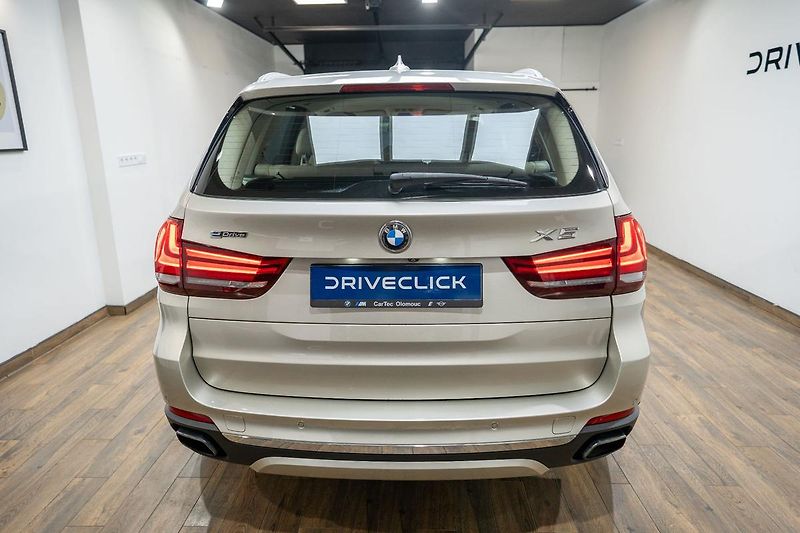BMW X5 40e 2.0 180 kW xDrive - fotka 5 z 49