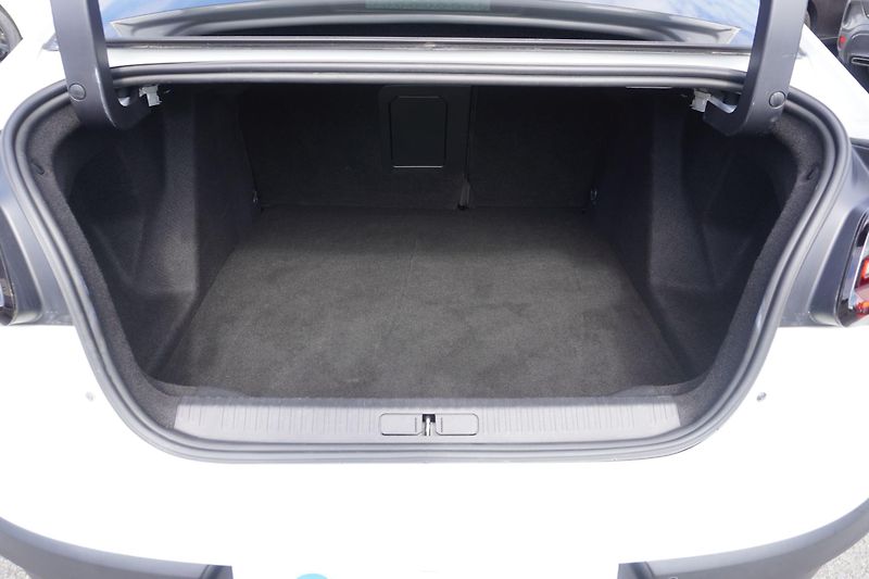 Citroën ë-C4 X (2023) Shine PACK 100kW - fotka 13 z 13