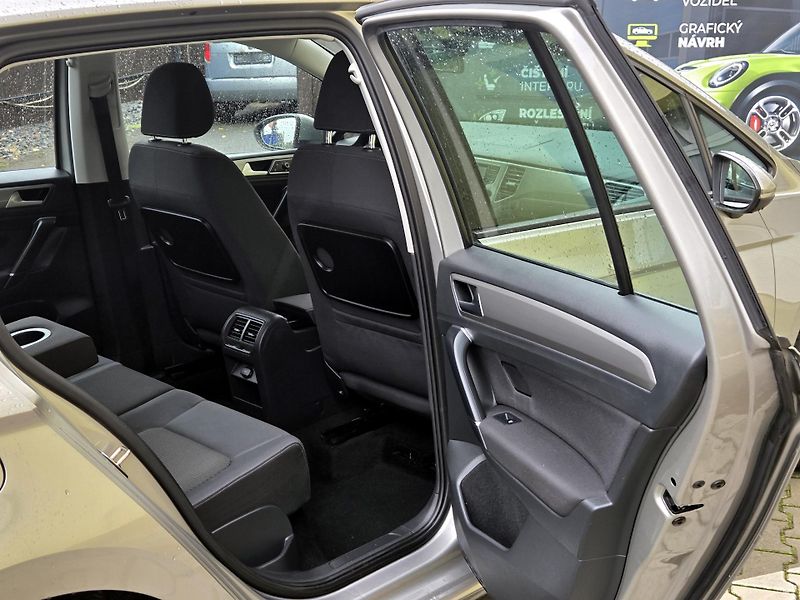Volkswagen Golf Sportsvan TSi CEBIA,KAMERA,Bi-xenony  - fotka 16 z 43
