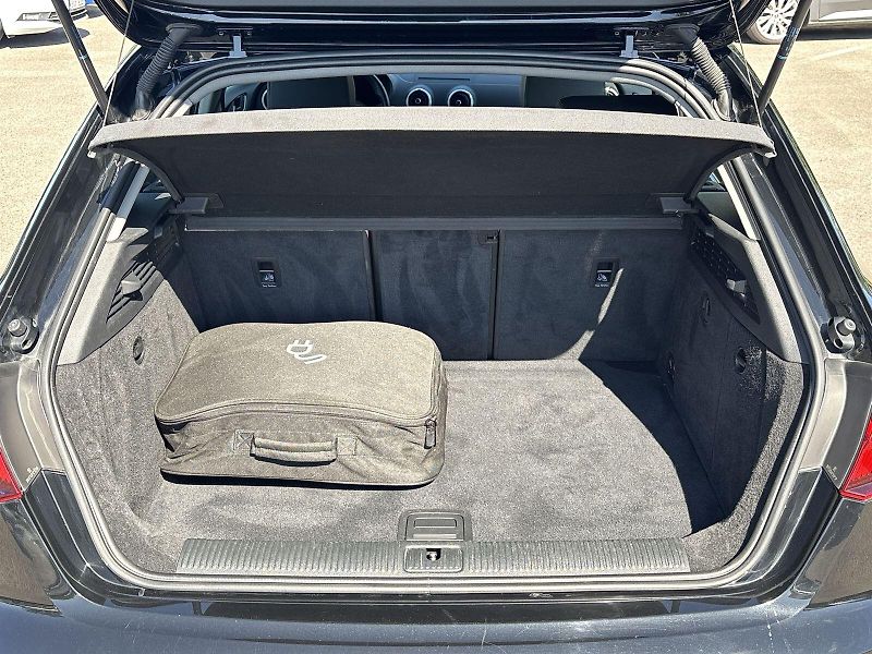 Audi A3 (2019) 40 TFSI e-tron S-tronic design - fotka 27 z 29