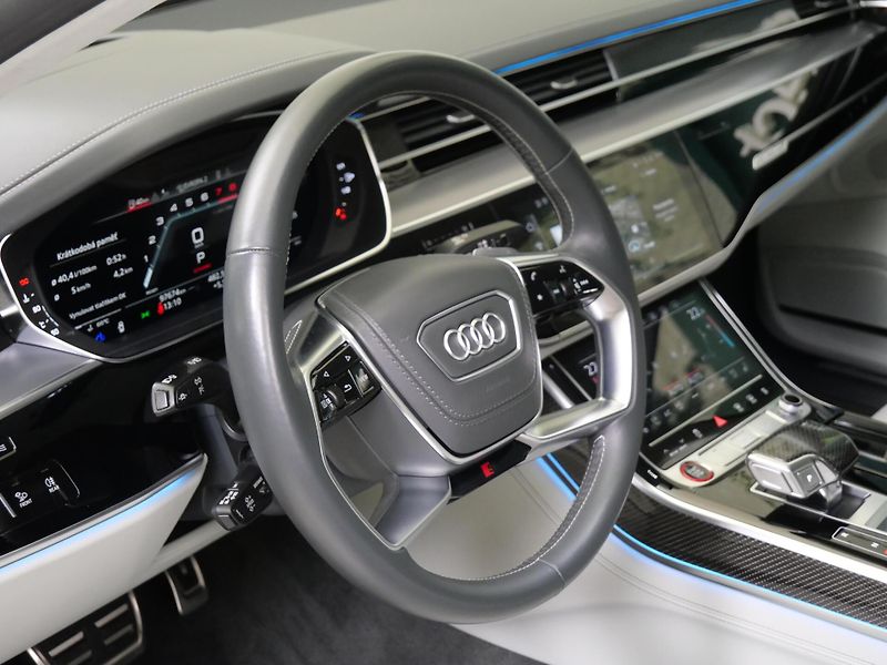 Audi S8 - fotka 14 z 30