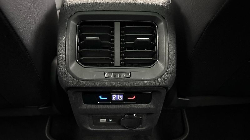 Volkswagen Tiguan Allspace 2.0 TDI DSG 4motion R-Line - fotka 24 z 36