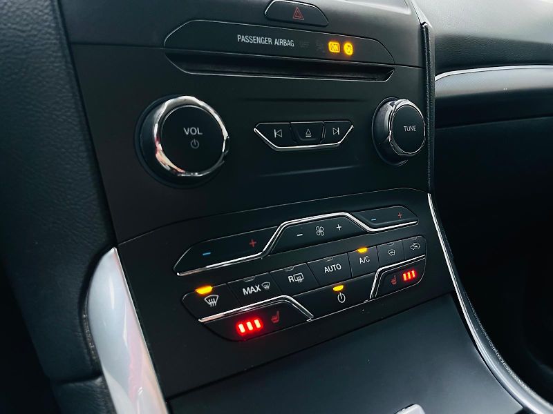 Ford Galaxy 2.0TDCi MANUÁL 7MÍST TAŽNÉ - fotka 41 z 53