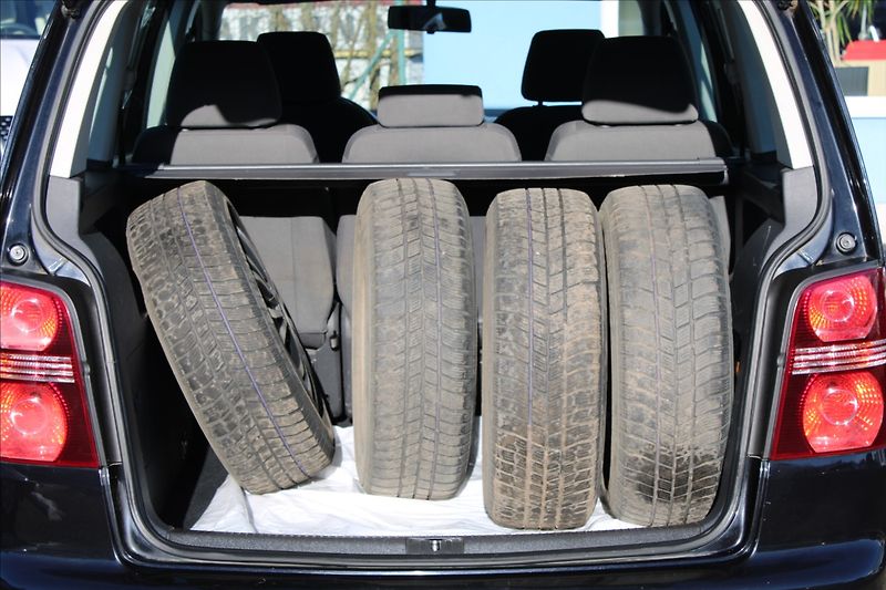 Volkswagen Touran 1,9 TDI  KLIMATIZACE,TEMPOMAT - fotka 18 z 29