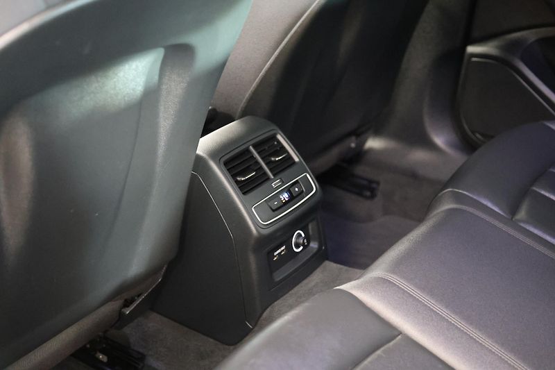 Audi A4 Avant (2020) 40 TDI LED NAVI TAŽNÉ  - fotka 16 z 25