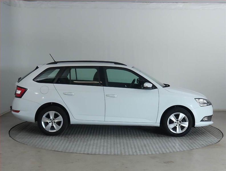 Škoda Fabia (2019) 1.0 TSI, Tempomat - fotka 6 z 17