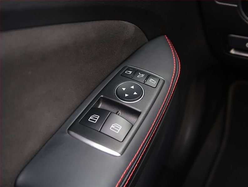 Mercedes-Benz SLC (2019) 300, Automat,180KW,Full Led - fotka 16 z 23