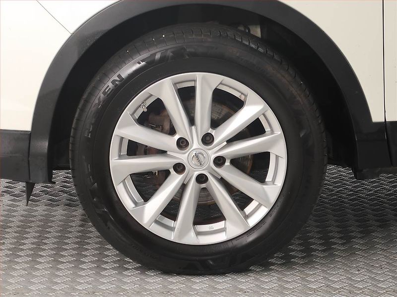Nissan Qashqai (2015) 1.2 DIG-T, Tempomat - fotka 14 z 17