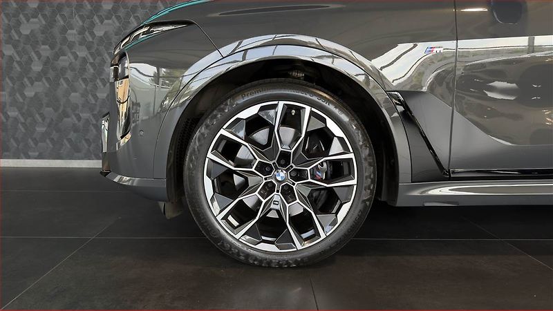 BMW X7 (2023) xDrive40i - fotka 11 z 24