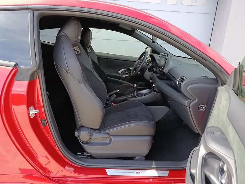 Toyota GR Yaris 1.6 TURBO DYNAMIC SPORT  - fotka 15 z 30