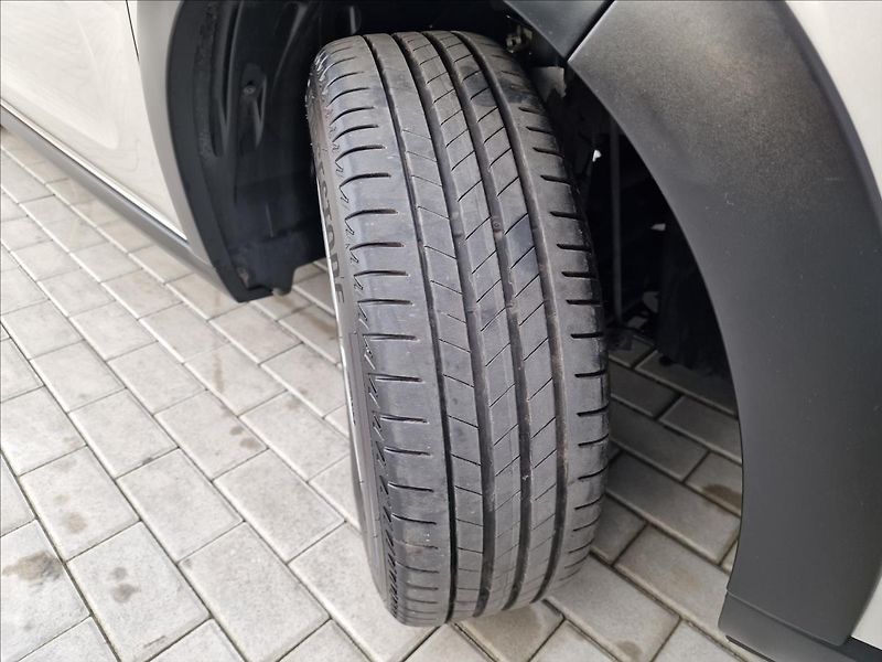 Citroën C3 1.2 PureTech Feel,ČR,1.Maj. - fotka 44 z 47