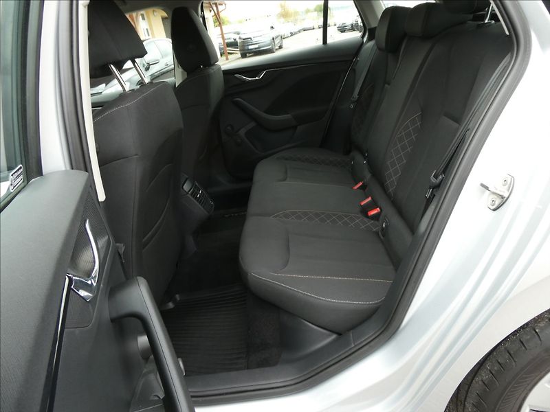 Škoda Scala 1,0 TSi 70kW ČR, DPH, klima - fotka 23 z 38