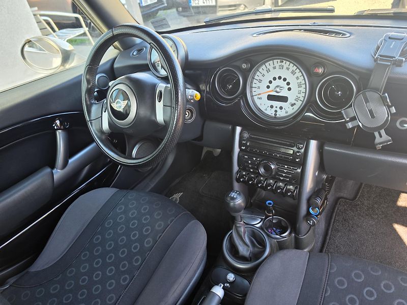Mini Cooper 1.6 i  - fotka 14 z 17