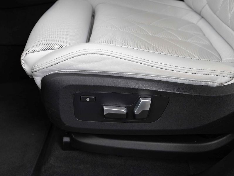 BMW X5 xDrive40i - fotka 21 z 22