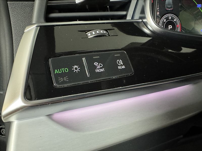 Audi Q8 3,0 TDi  S-Line HD LED Záruka - fotka 26 z 50