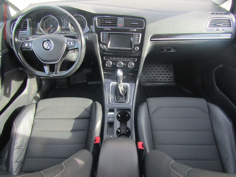 Volkswagen Golf (2015) 1.6TDi, ČR, DSG, park.asist - fotka 5 z 20