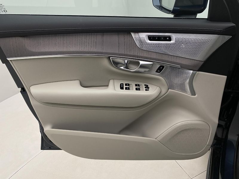 Volvo XC90 (2026) T8 AWD RECHARGE BRIGHT PLUS 7m - fotka 7 z 72