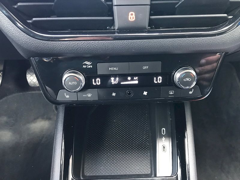 Škoda Kamiq (2025) SELECTION 1,0 TSI - fotka 14 z 25