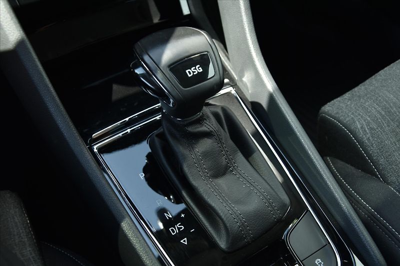Škoda Karoq 1.6 TDI 85kW DSG STYLE ČR - fotka 24 z 26