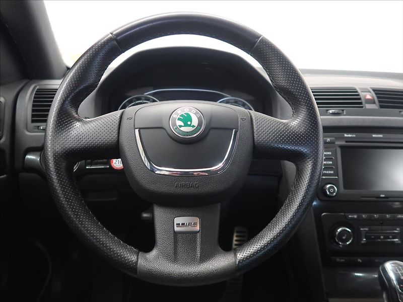 Škoda Octavia 2,0 TDI CR RS nezávislé topení - fotka 18 z 29