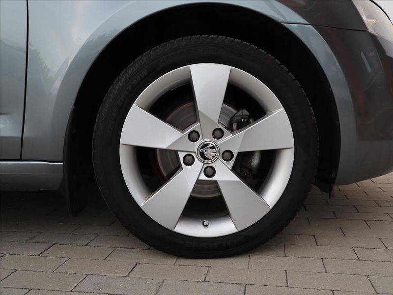 Škoda Octavia 1,4   TSi, DigiKlima, ParkPilo - fotka 27 z 31