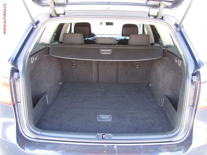 Volkswagen Passat (2013) 1.6TDi, AC, tempo, park.asist - fotka 7 z 16