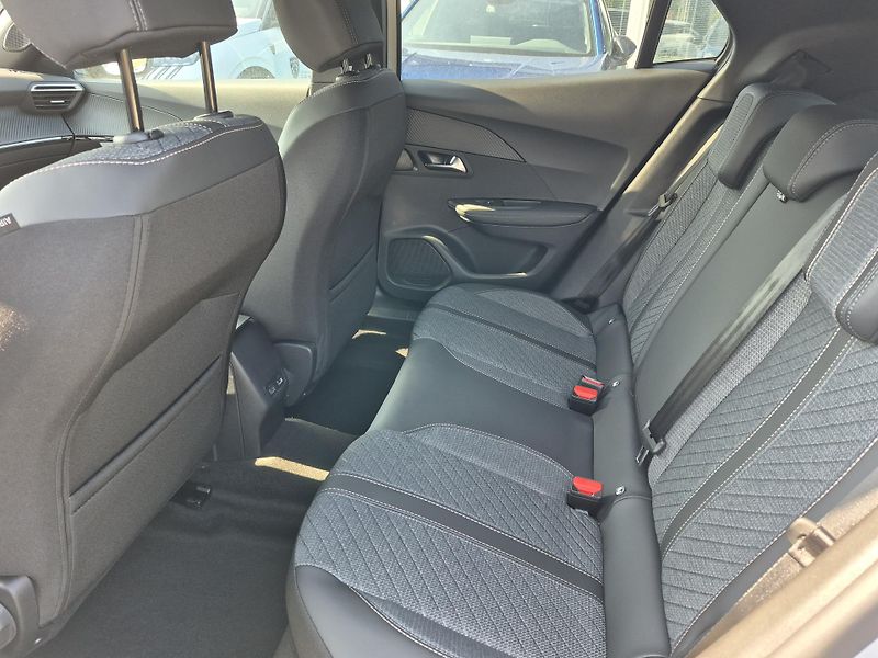Peugeot 2008 (2026) ALLURE Turbo 100 MAN6 - fotka 9 z 23