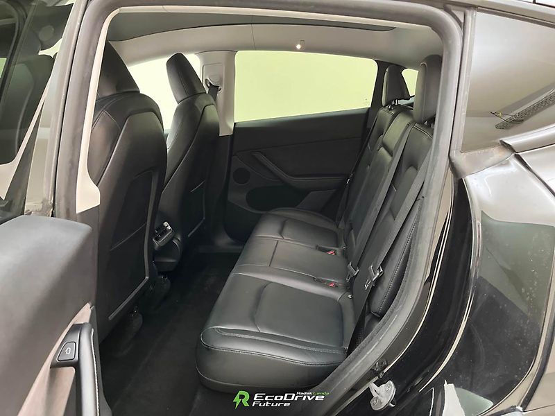 Tesla Model Y (2023) Berlín – 79 kWh – 35 883 km - fotka 11 z 12
