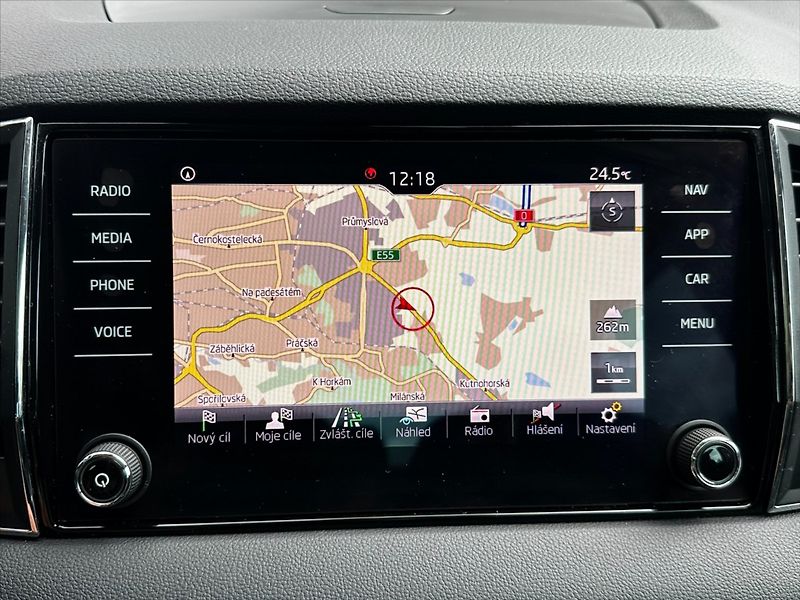 Škoda Karoq 1,6 TDI 85kW STYLE CZ-SERVIS!! - fotka 32 z 42