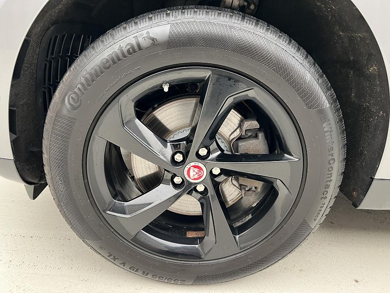 Jaguar F-Pace D200 S AWD AUT REZERVACE - fotka 26 z 42