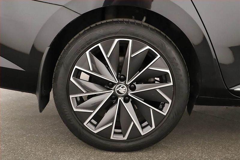 Škoda Superb (2022) Laurin&Klement iV 1.4 TSI PHEV - fotka 12 z 23