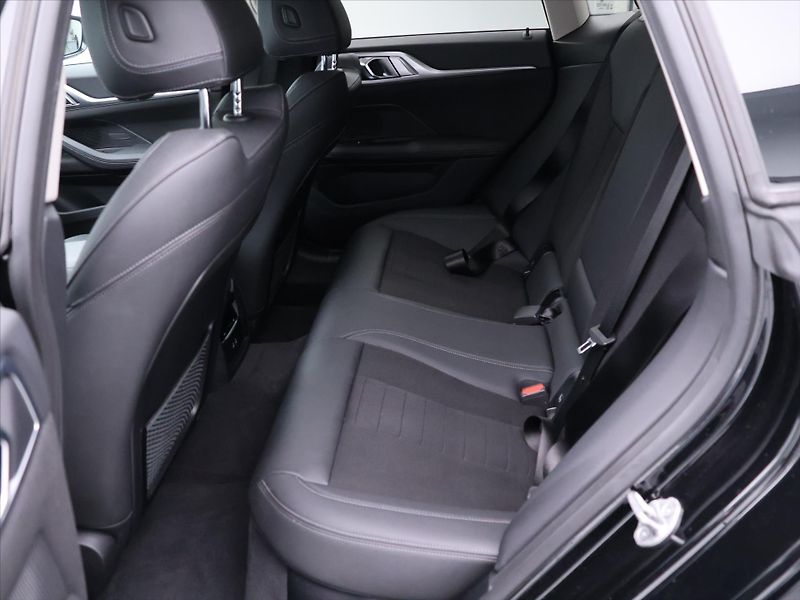BMW Řada 4 Gran Coupé 2,0 420i 135kW DPH - fotka 13 z 38