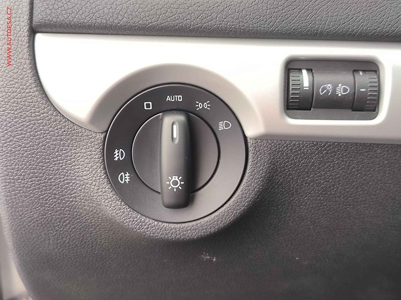 Škoda Yeti (2012) 2.0 TDi, Ambition, TZ, +kola - fotka 15 z 18