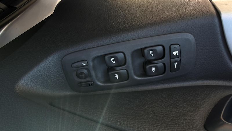 Volvo XC90 (2005) 2.4 D5 MANUÁL 120KW HEZKÝ STAV - fotka 22 z 32