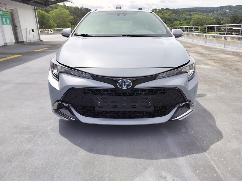 Toyota Corolla 1.8 hybrid business, navigace - fotka 2 z 29