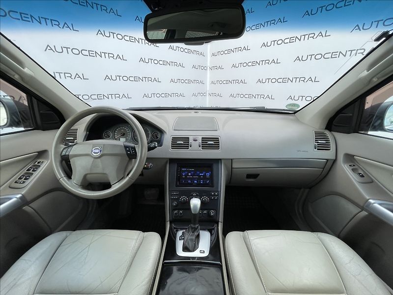 Volvo XC90 2,4 D,136kW,4x4,aut. - fotka 16 z 24