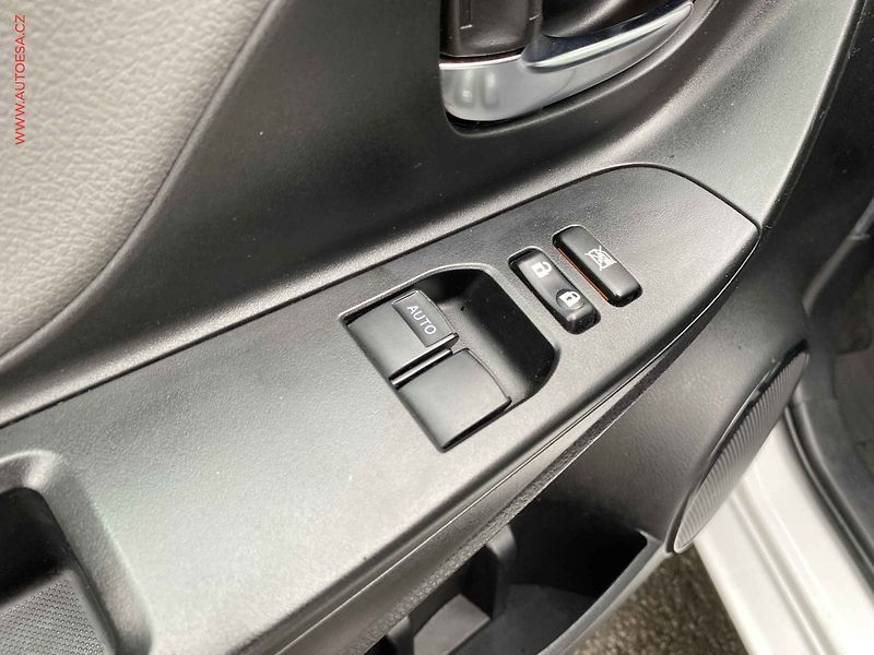 Toyota Yaris (2018) 1.5 i, 2.maj,ČR, servis - fotka 13 z 18