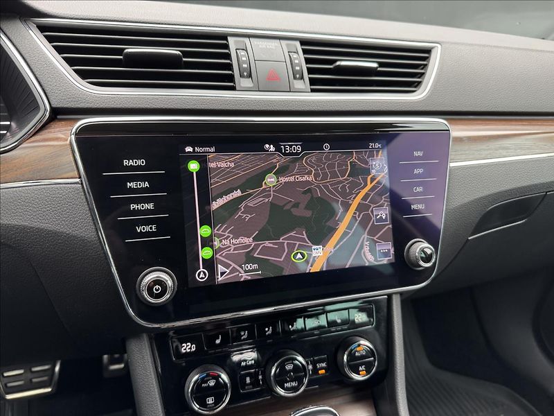 Škoda Superb 2,0 TDI 140kW Scout 4x4 DSG ČR - fotka 21 z 31