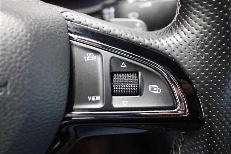 Škoda Octavia 2,0 TDI RS 4x4 DSG TOP VIRTUAL - fotka 20 z 38