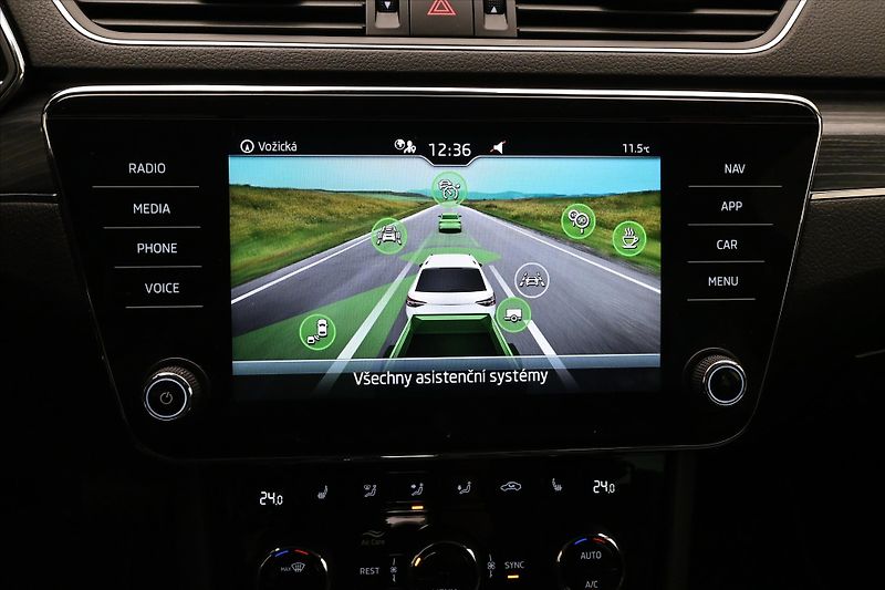 Škoda Superb 2,0 TDI 110 KW DSG STYLE Záruk - fotka 19 z 33