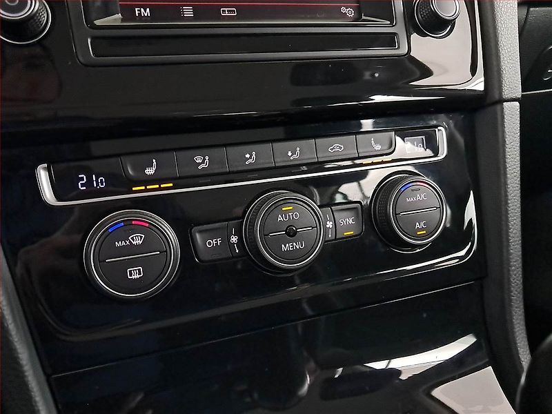 Volkswagen Golf (2015) 1.6 TDI, Kůže, Tempomat - fotka 16 z 19