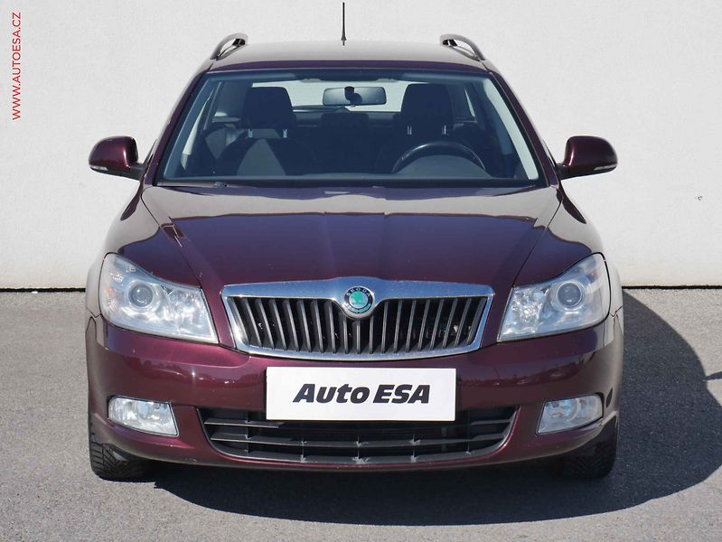 Škoda Octavia (2012) 1.6 TDi, ČR, Ambition, TZ - fotka 2 z 17