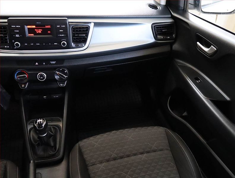 Kia Rio (2022) 1.2 DPI, Serv.kniha - fotka 8 z 17