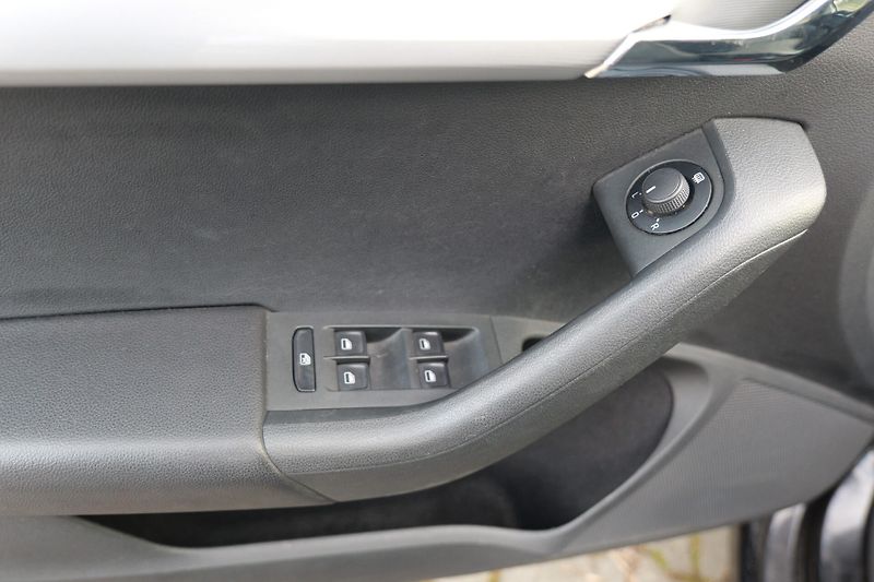Škoda Octavia 2.0 TDI 110 kW DSG Tažné Navig - fotka 29 z 31