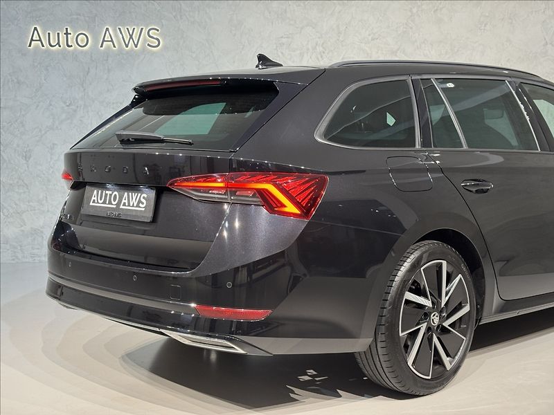 Škoda Octavia 2,0 TDi  Sportline Virtual LED - fotka 11 z 49