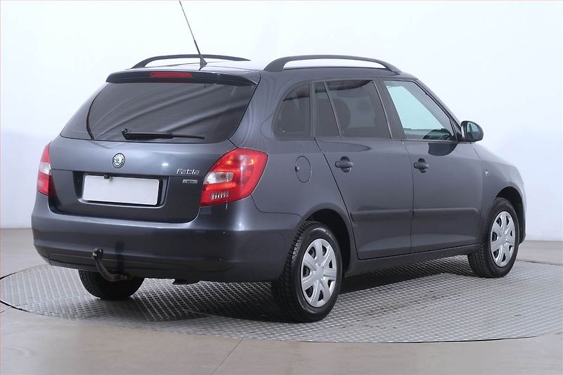 Škoda Fabia (2011) 1.4 16V, Serv.kniha - fotka 5 z 17