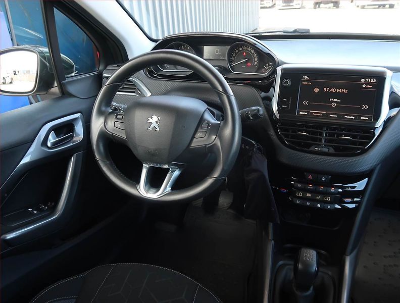 Peugeot 2008 (2018) Active 1.2 PureTech - fotka 7 z 21