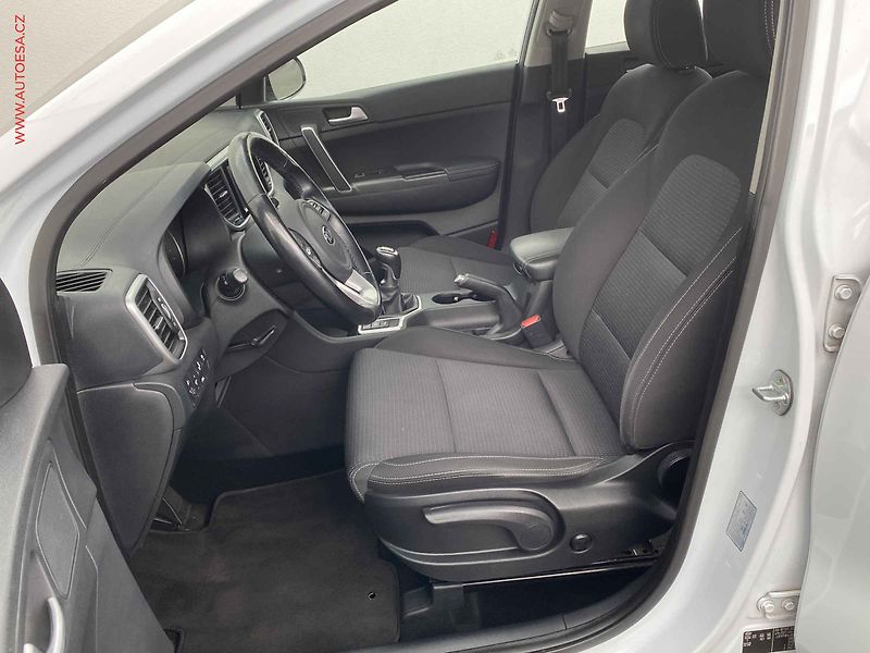 Kia Sportage (2018) 1.6 GDi, Vision, navi, kamera - fotka 9 z 18