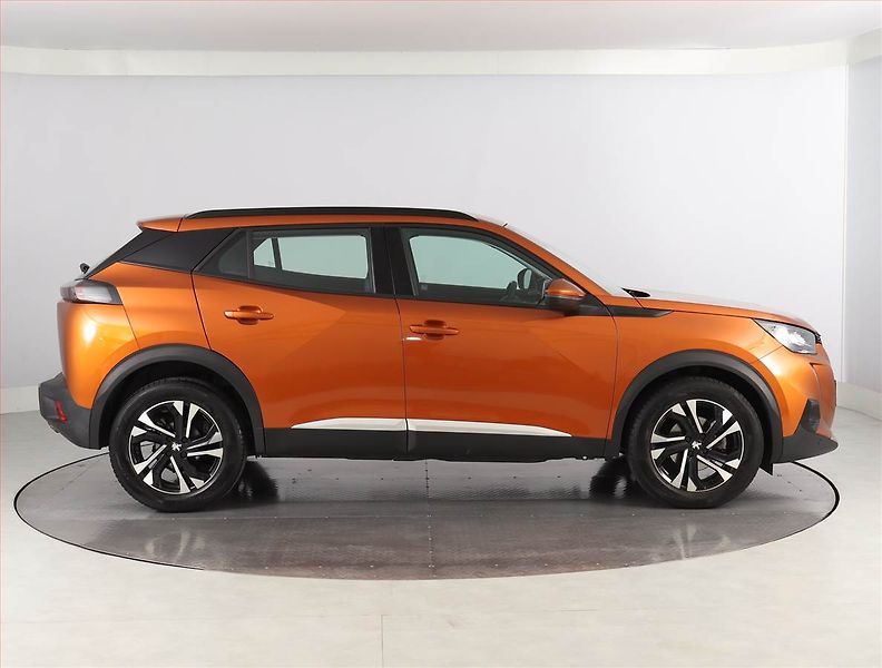 Peugeot 2008 (2020) 1.5 BlueHDi, Serv.kniha, Kůže - fotka 3 z 21
