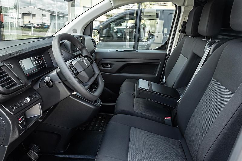 Peugeot Expert (2026) 2,2 BlueHDi 150 S&S MAN6 L3 - fotka 8 z 11
